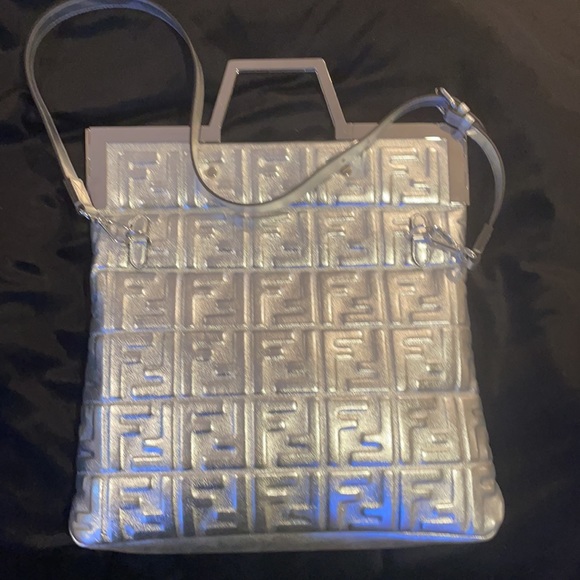 ! RARE FIND ! Brand new FENDI ‘Flap Foldover’ Bag in silver FF Mirror leather. - Picture 4 of 13